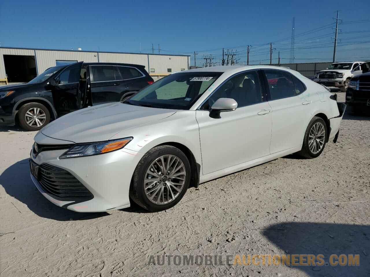 4T1B11HK6JU010653 TOYOTA CAMRY 2018