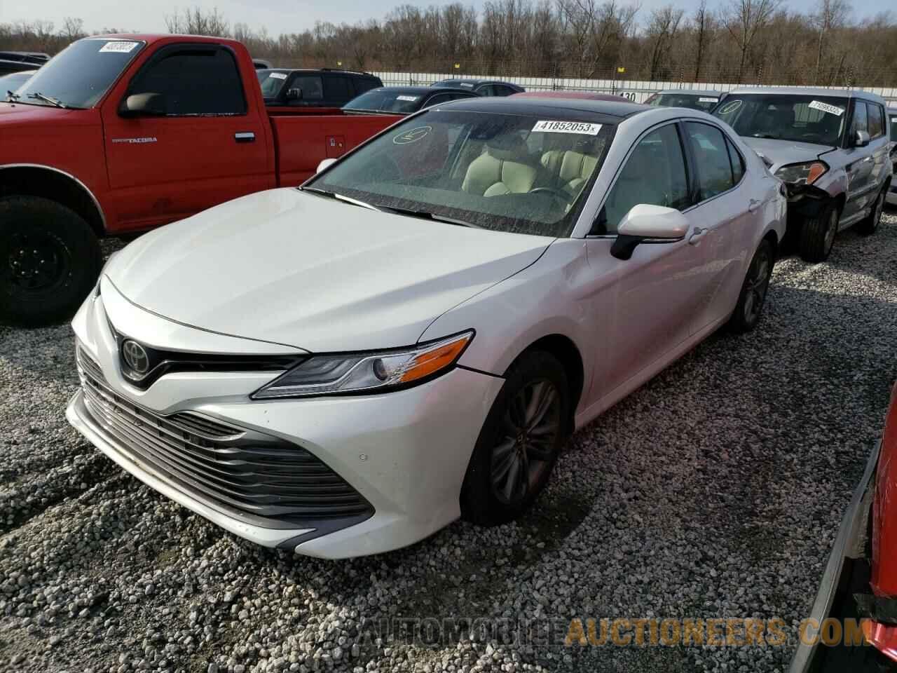 4T1B11HK6JU011981 TOYOTA CAMRY 2018