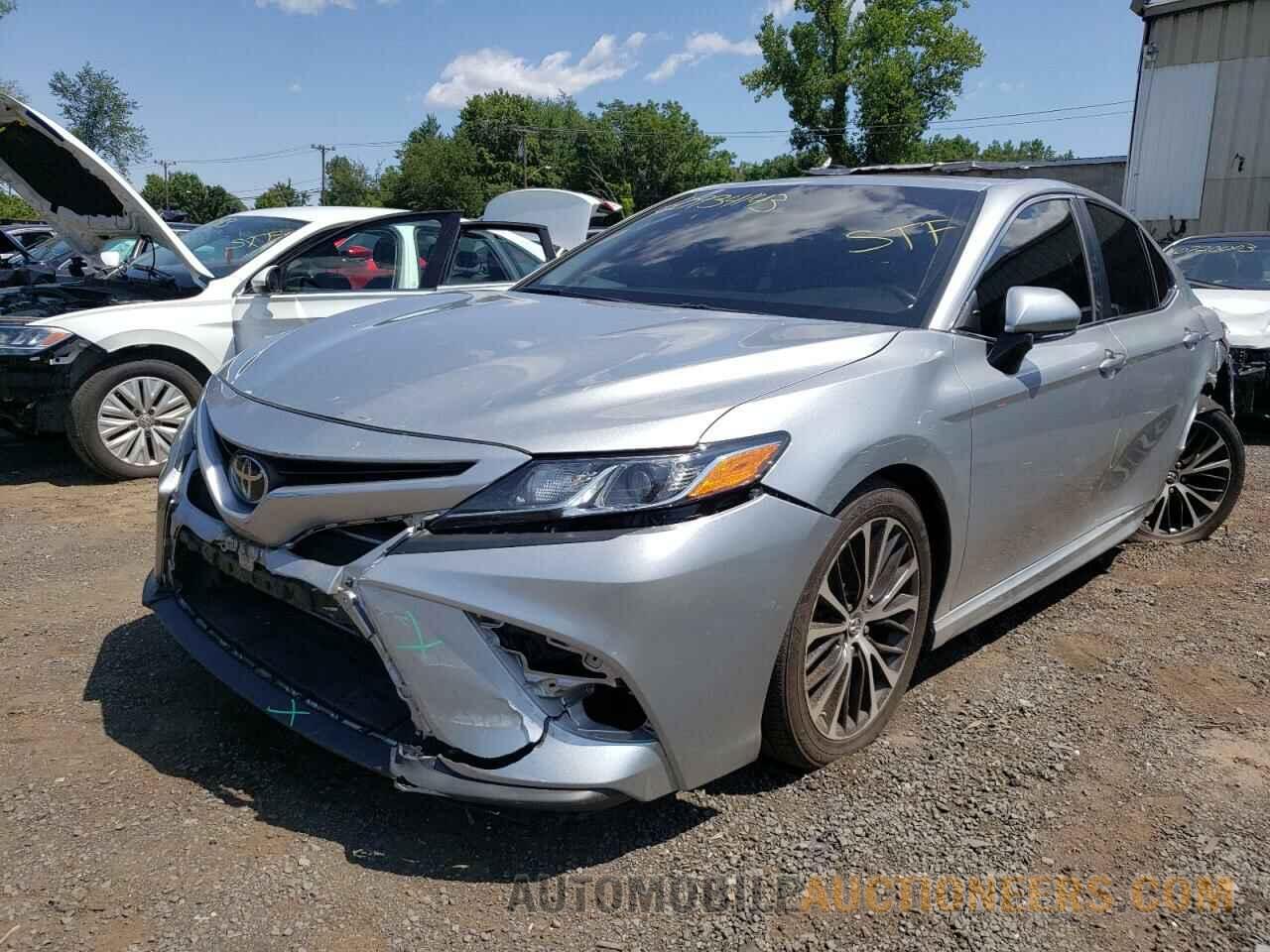 4T1B11HK6JU015660 TOYOTA CAMRY 2018