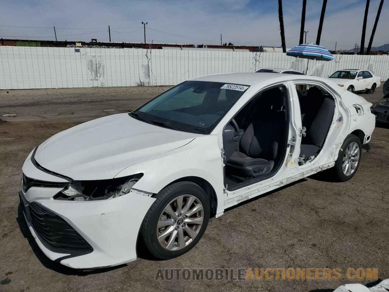 4T1B11HK6JU025752 TOYOTA CAMRY 2018