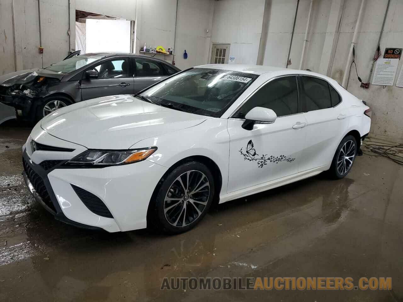 4T1B11HK6JU025900 TOYOTA CAMRY 2018