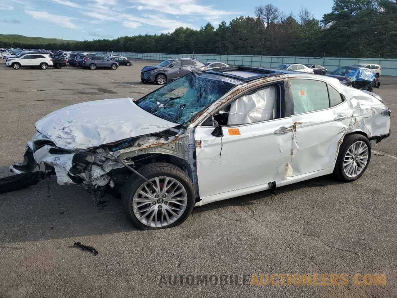 4T1B11HK6JU028912 TOYOTA CAMRY 2018