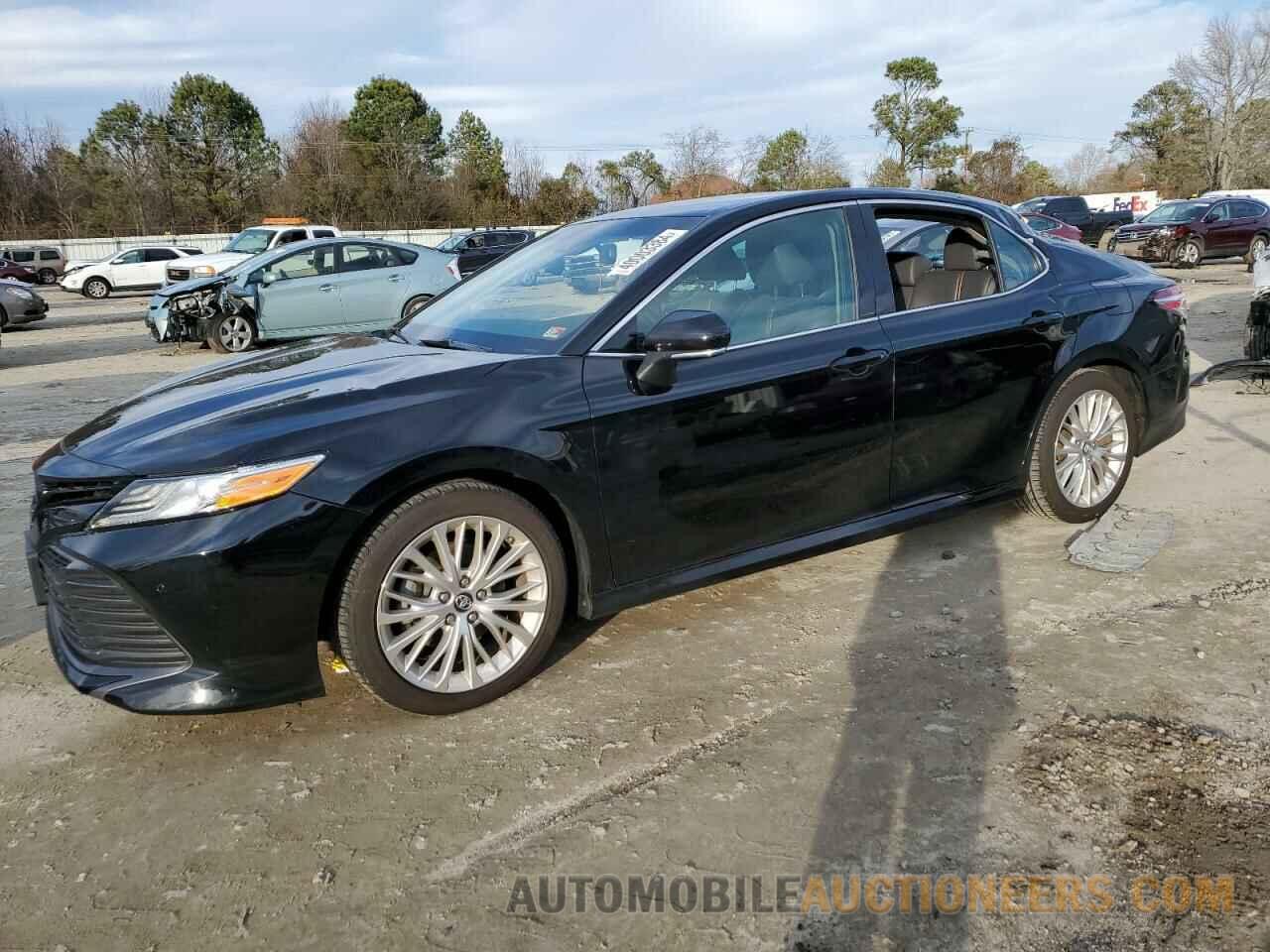 4T1B11HK6JU032555 TOYOTA CAMRY 2018