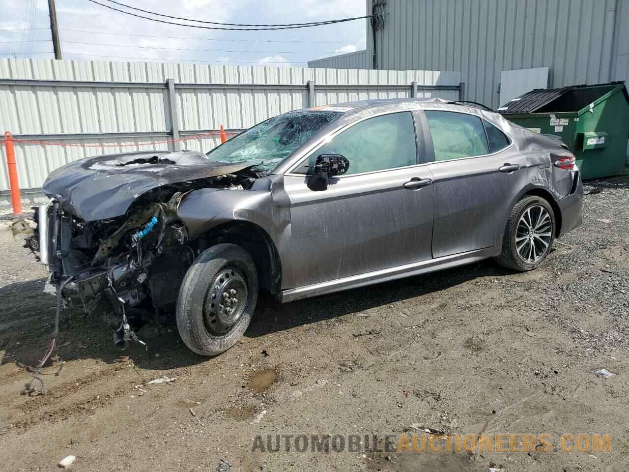 4T1B11HK6JU033897 TOYOTA CAMRY 2018