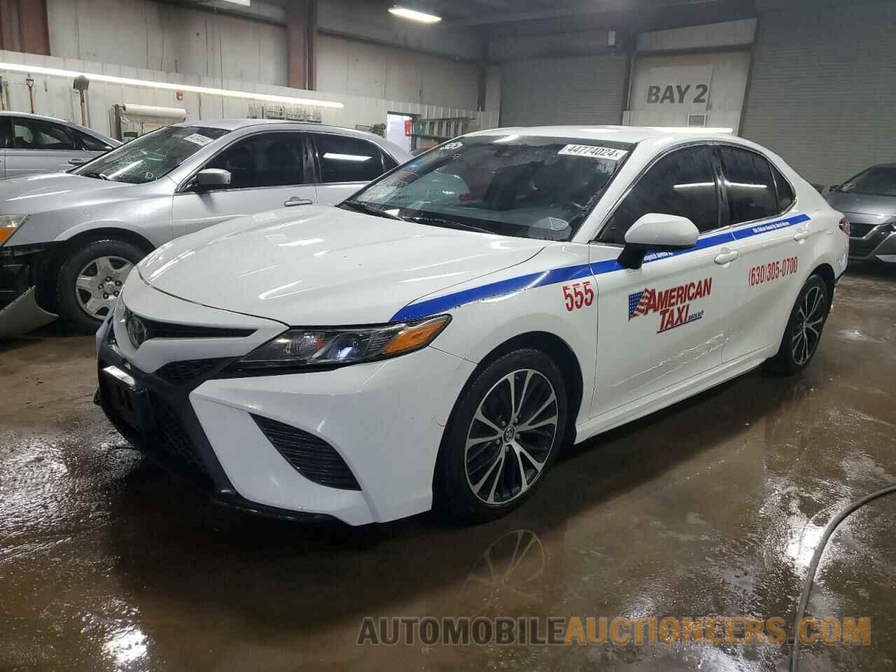 4T1B11HK6JU038372 TOYOTA CAMRY 2018