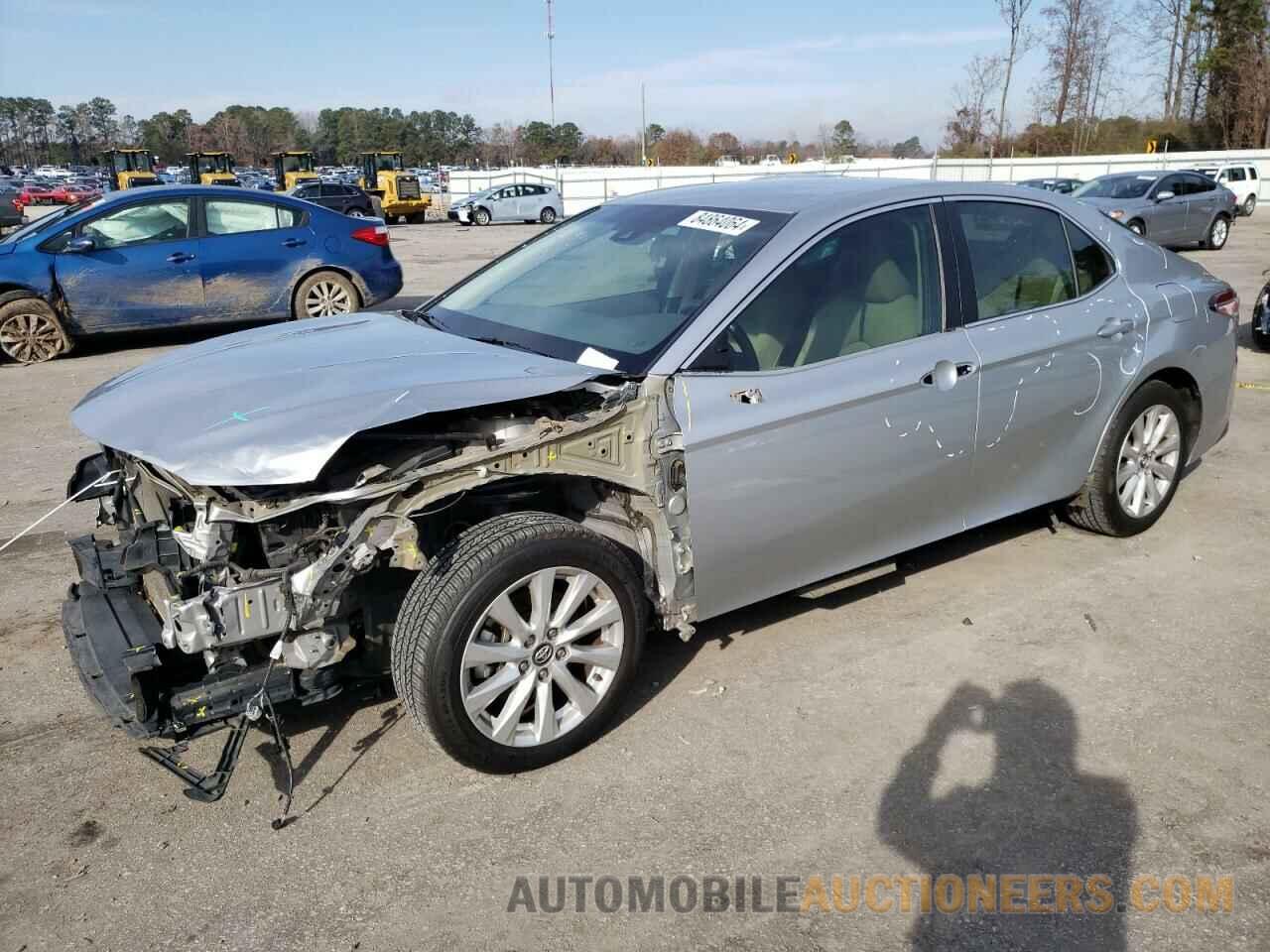 4T1B11HK6JU039229 TOYOTA CAMRY 2018