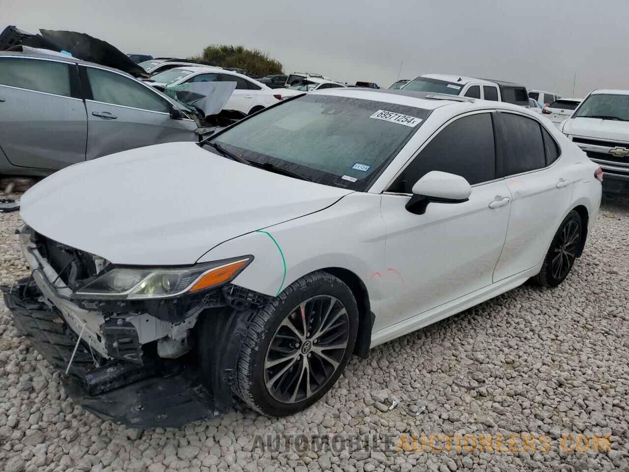 4T1B11HK6JU042857 TOYOTA CAMRY 2018