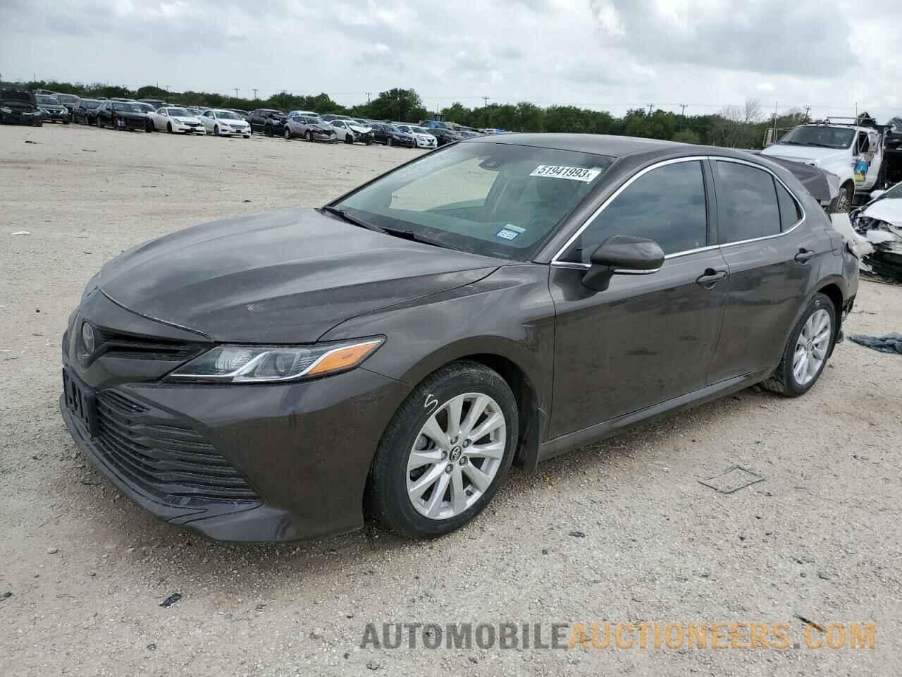 4T1B11HK6JU049467 TOYOTA CAMRY 2018