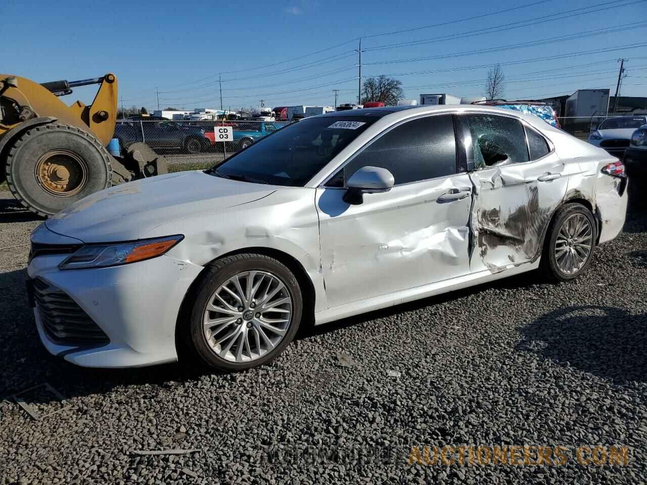 4T1B11HK6JU051008 TOYOTA CAMRY 2018