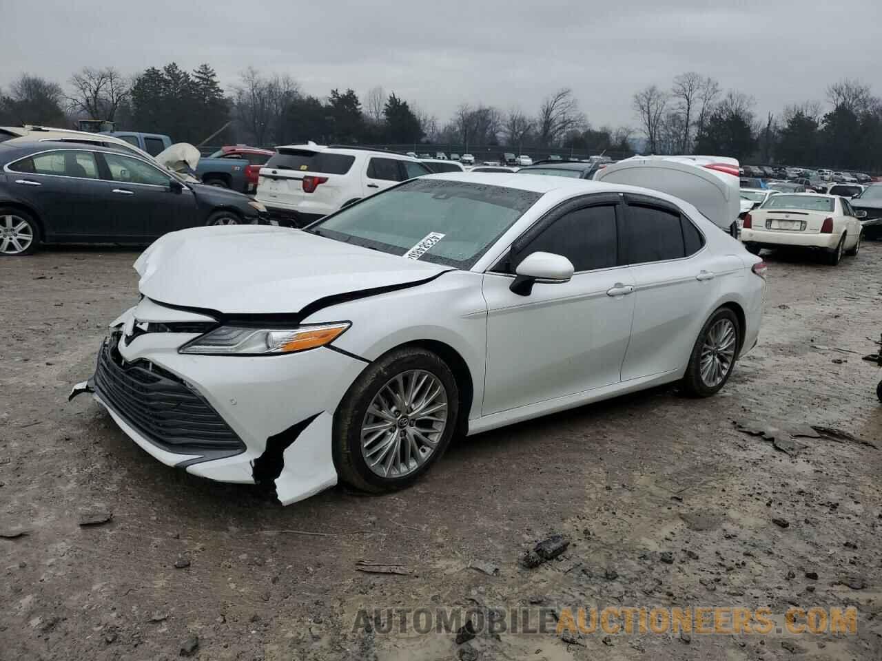 4T1B11HK6JU056242 TOYOTA CAMRY 2018