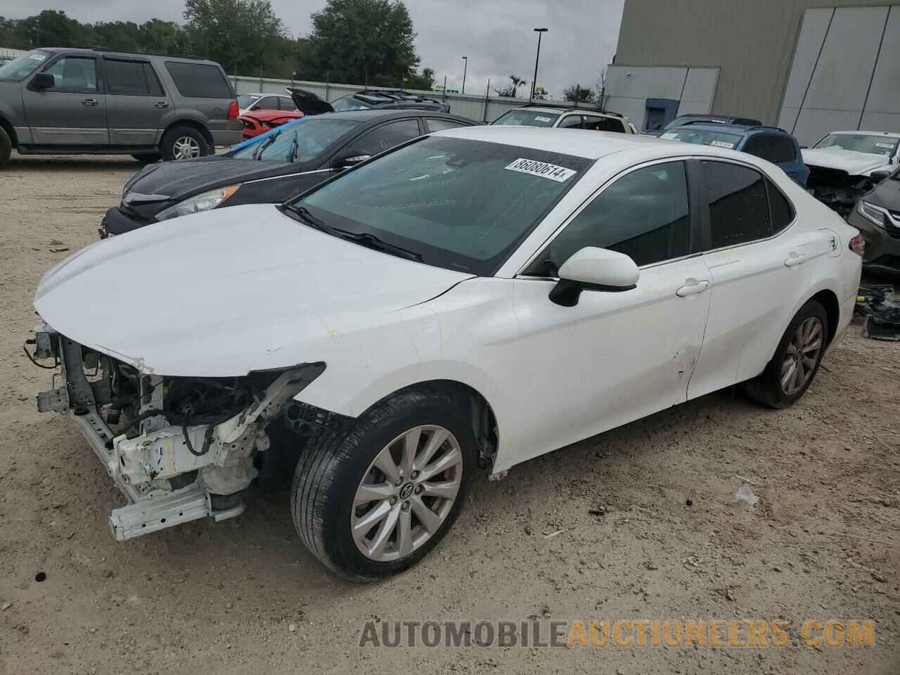 4T1B11HK6JU056368 TOYOTA CAMRY 2018