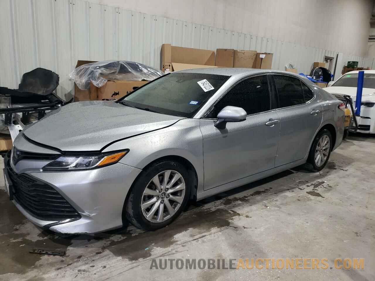 4T1B11HK6JU058878 TOYOTA CAMRY 2018