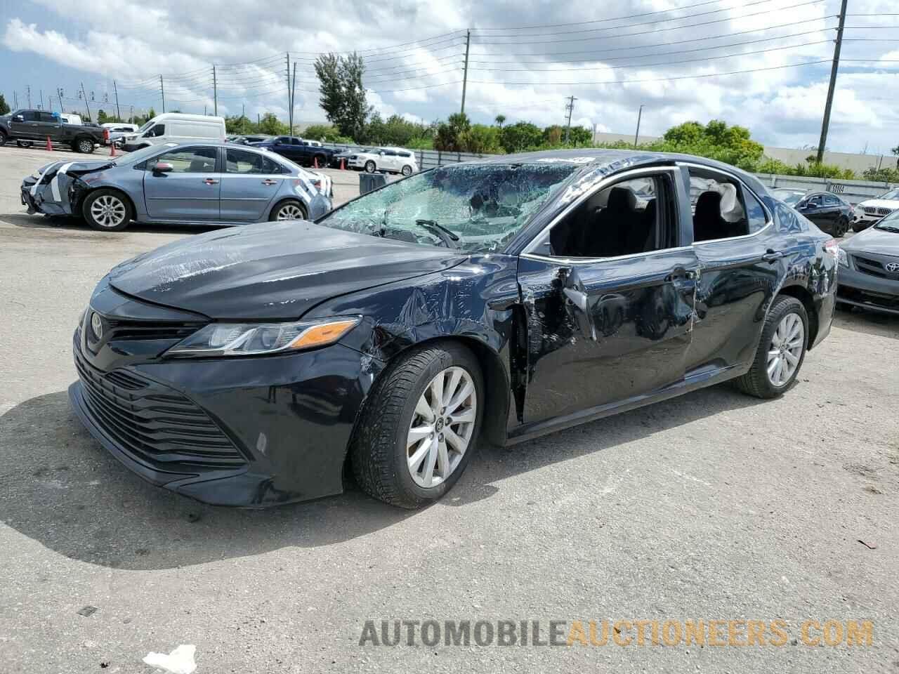 4T1B11HK6JU066043 TOYOTA CAMRY 2018