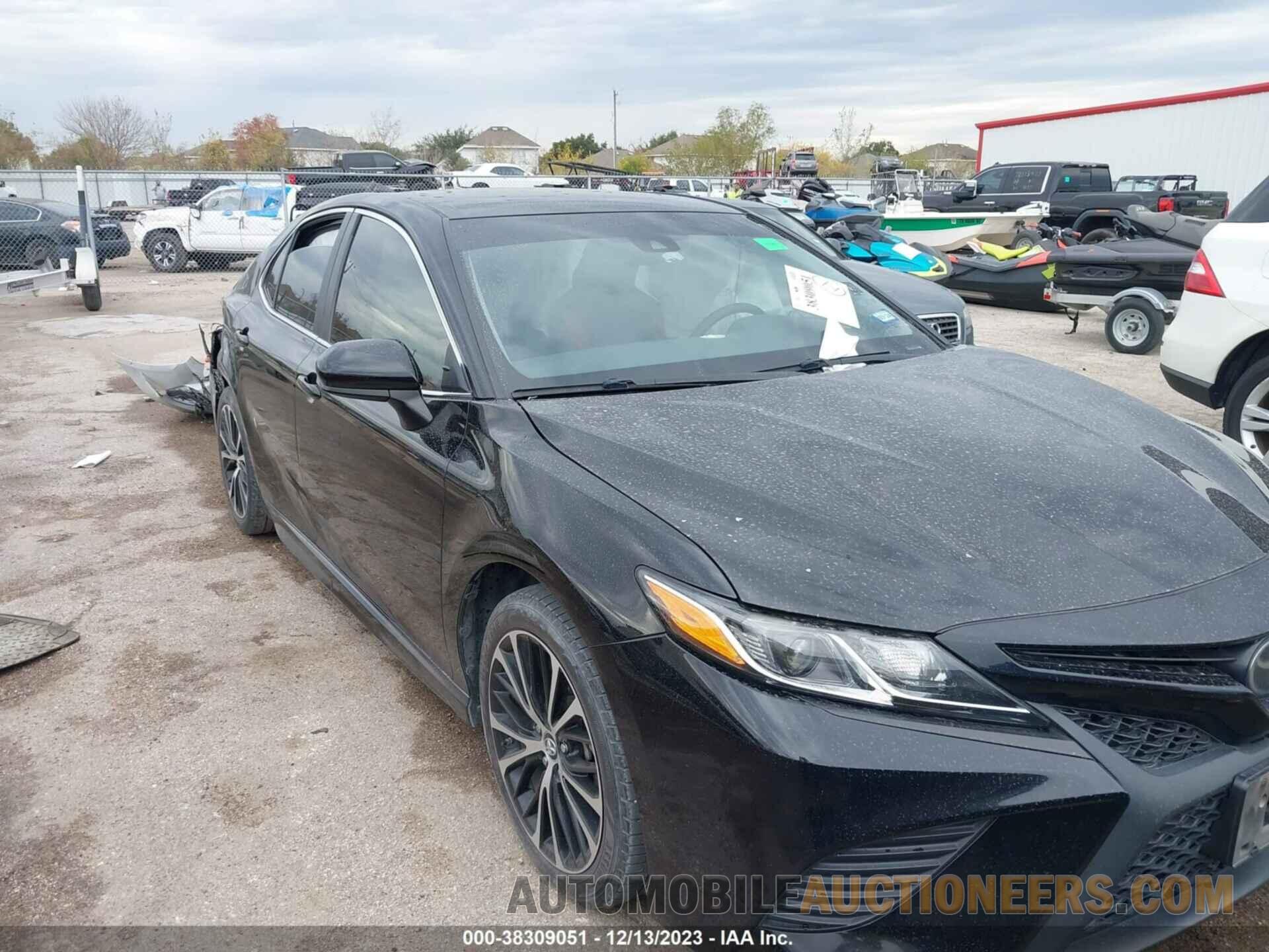 4T1B11HK6JU067547 TOYOTA CAMRY 2018