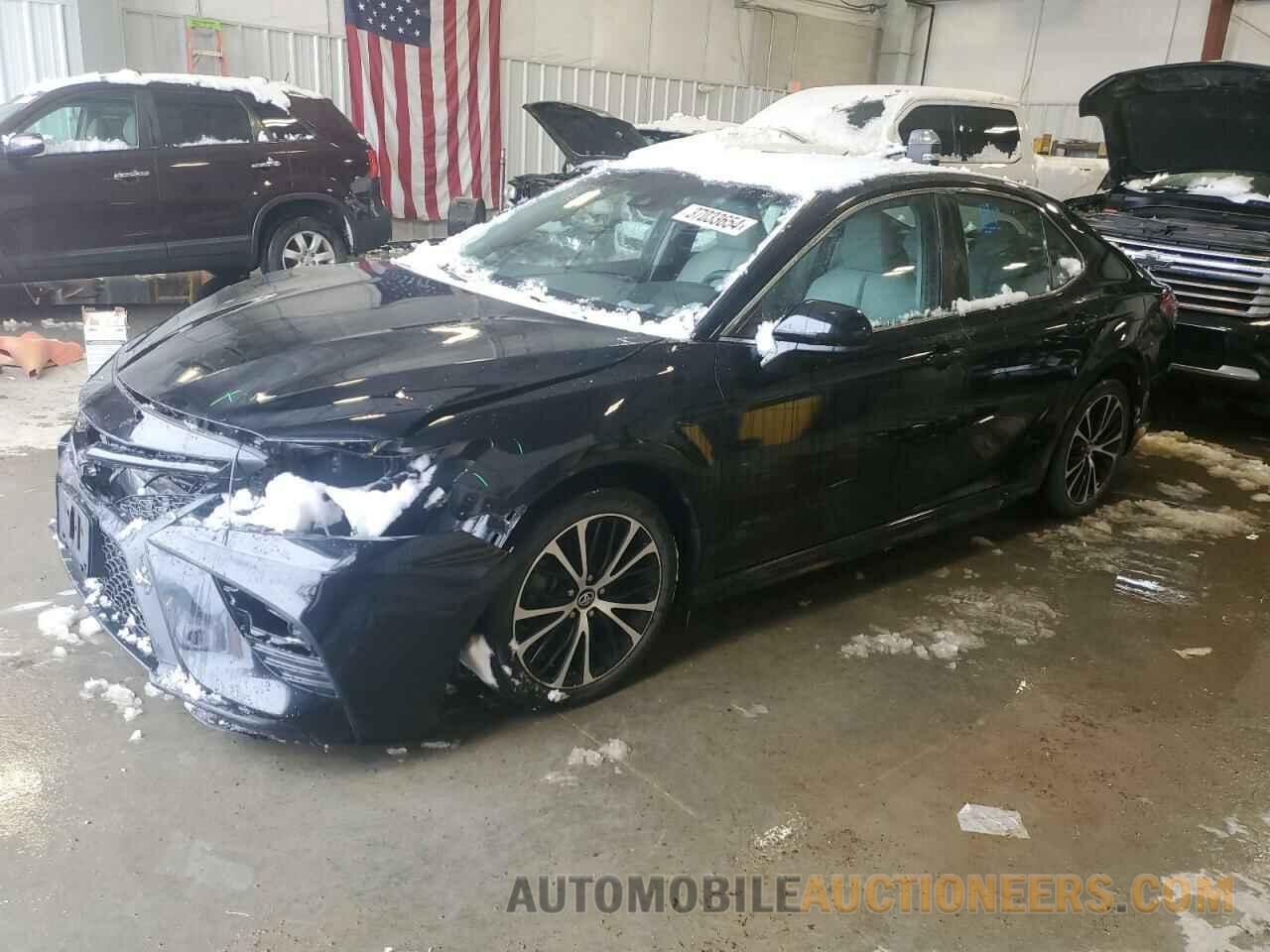 4T1B11HK6JU070206 TOYOTA CAMRY 2018