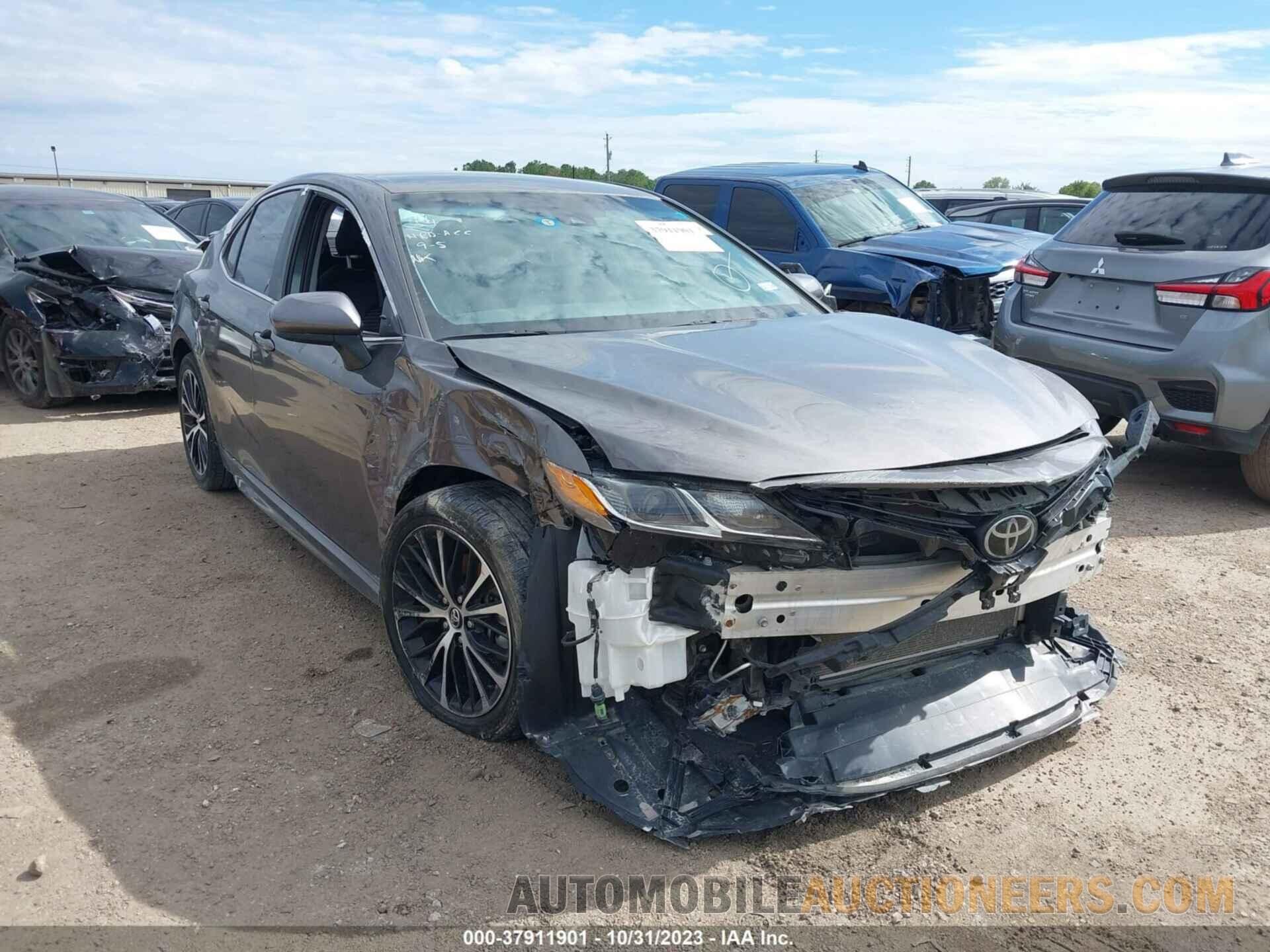 4T1B11HK6JU070643 TOYOTA CAMRY 2018