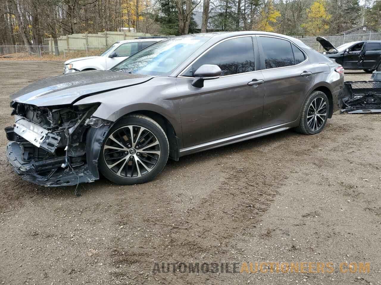 4T1B11HK6JU071811 TOYOTA CAMRY 2018