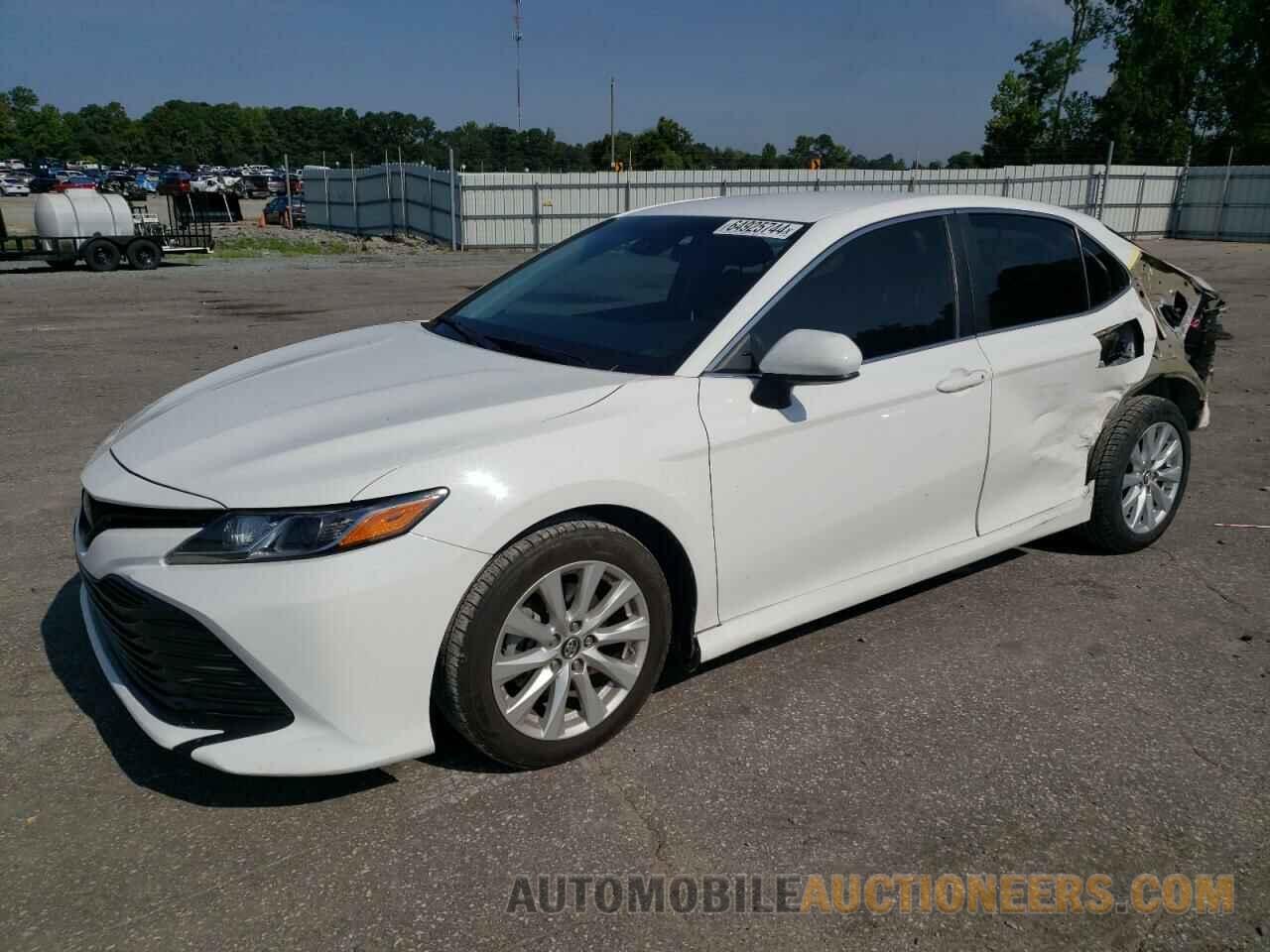 4T1B11HK6JU076300 TOYOTA CAMRY 2018