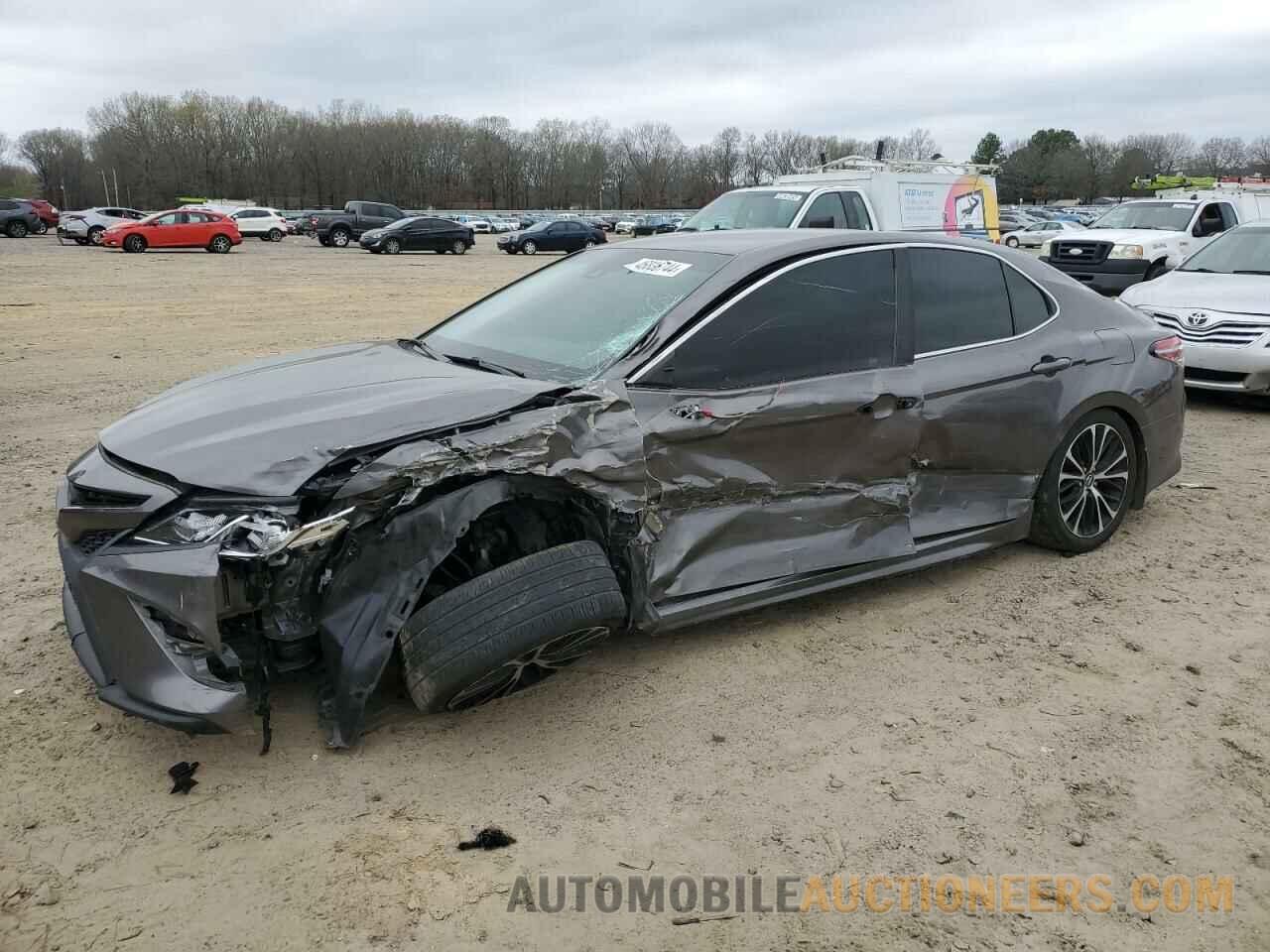 4T1B11HK6JU078077 TOYOTA CAMRY 2018