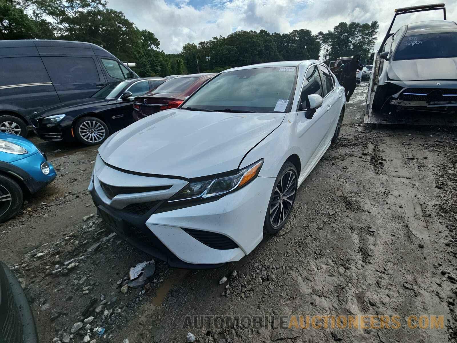 4T1B11HK6JU079133 Toyota Camry 2018