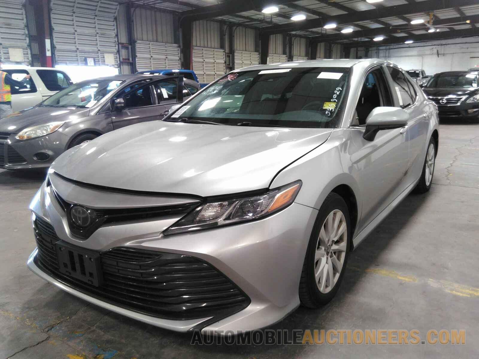 4T1B11HK6JU080038 Toyota Camry LE 2018