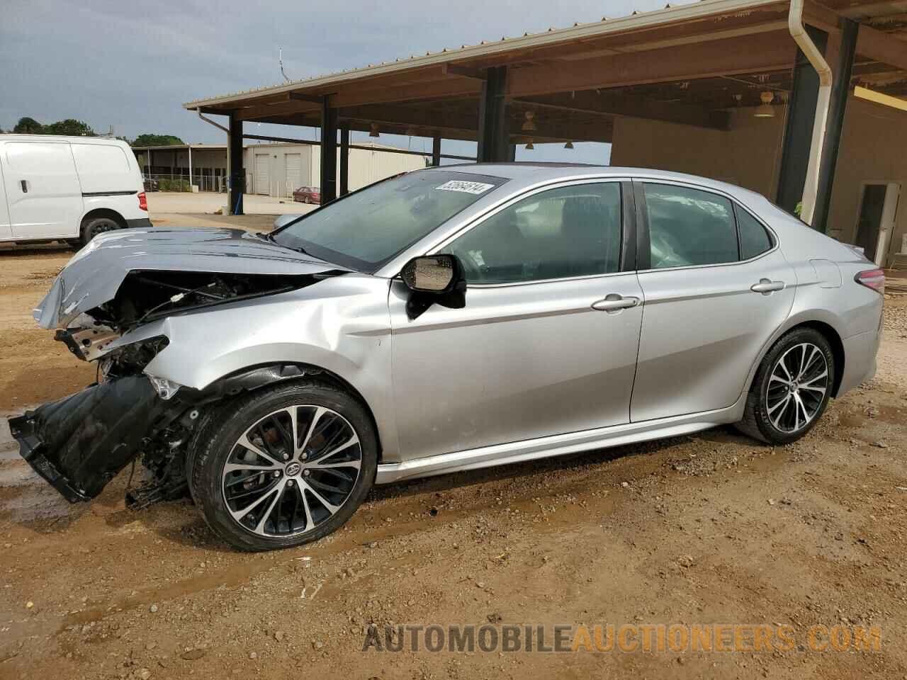 4T1B11HK6JU082887 TOYOTA CAMRY 2018