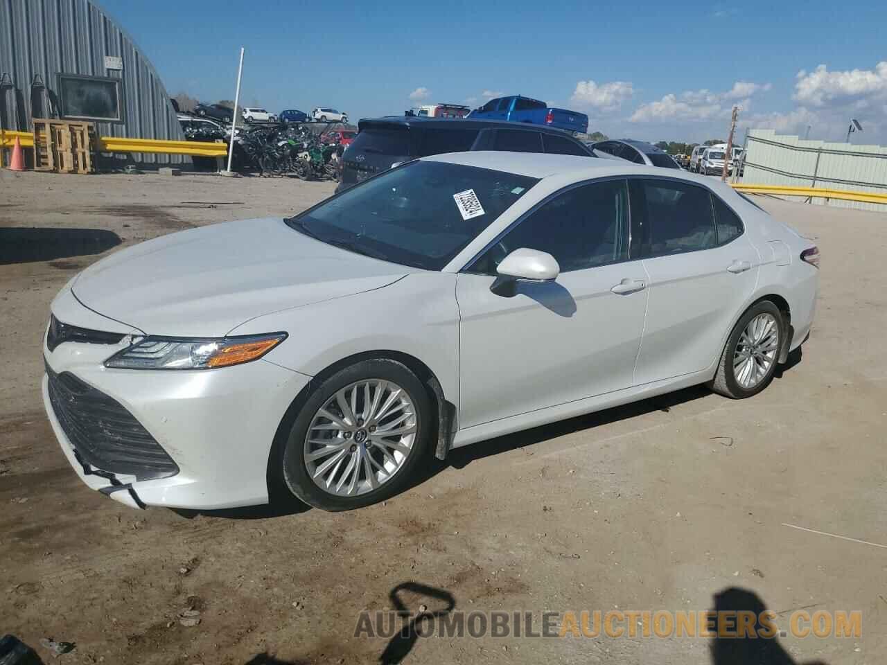 4T1B11HK6JU086065 TOYOTA CAMRY 2018