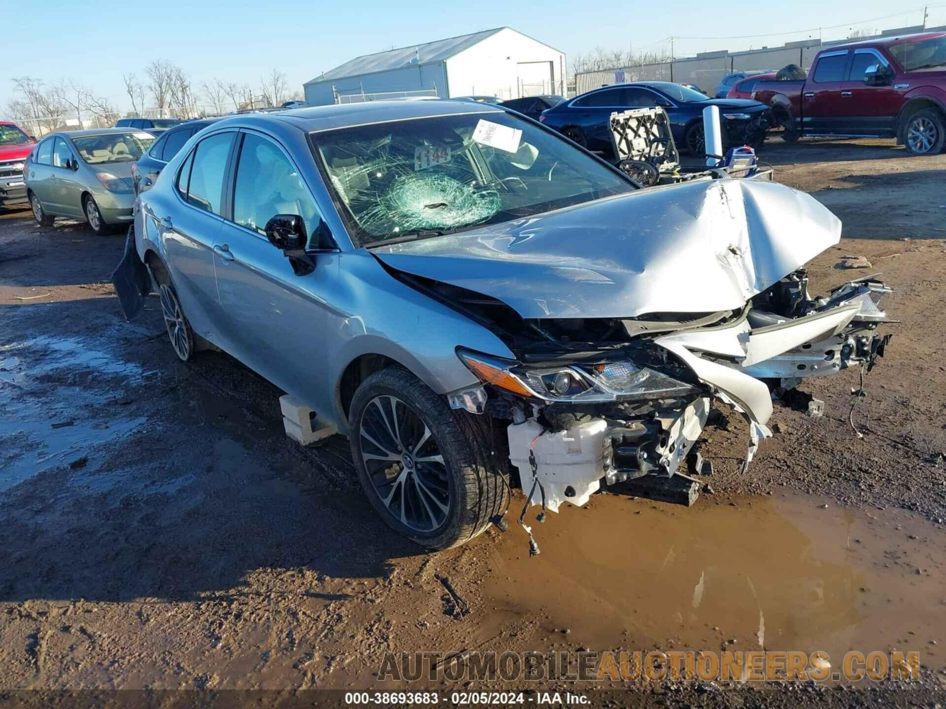 4T1B11HK6JU090701 TOYOTA CAMRY 2018