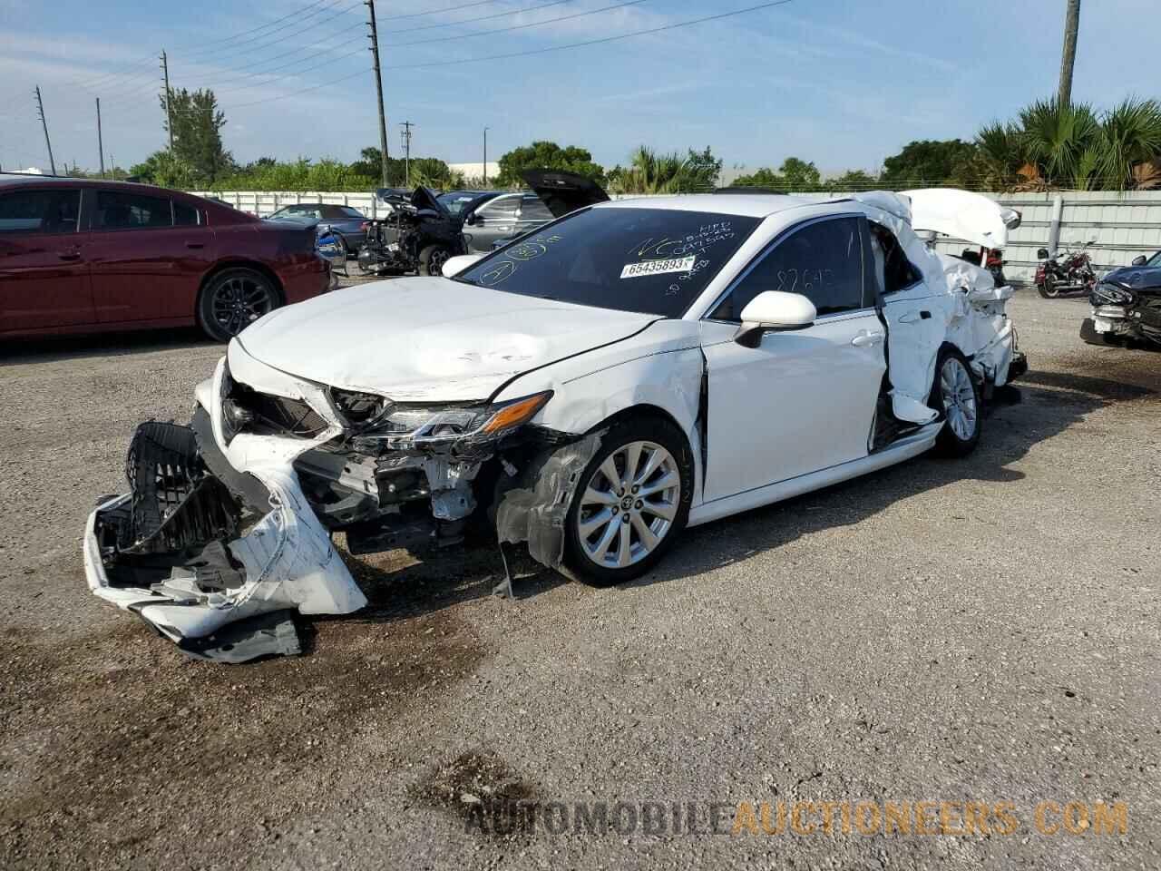 4T1B11HK6JU097597 TOYOTA CAMRY 2018