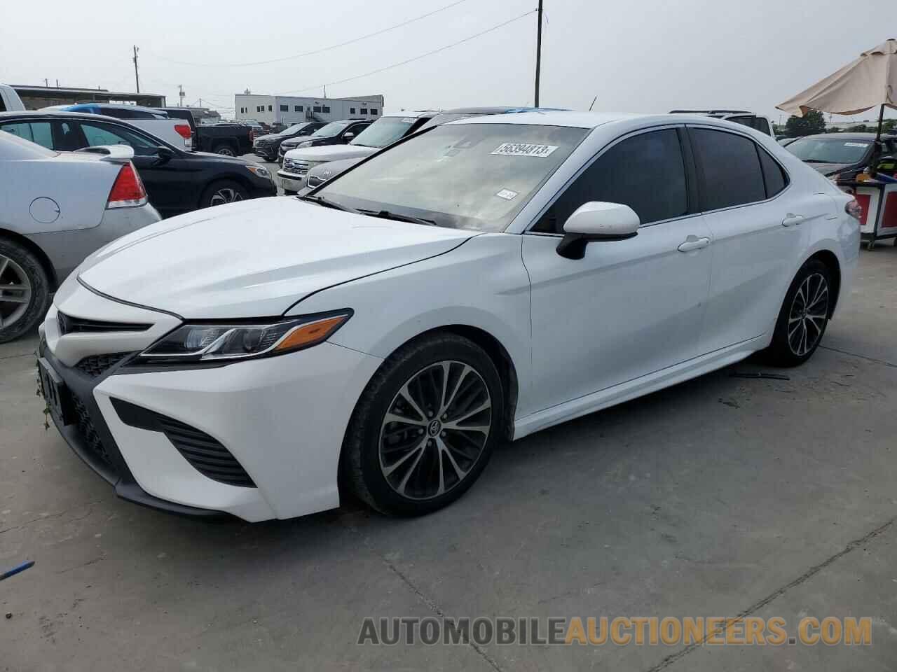 4T1B11HK6JU097647 TOYOTA CAMRY 2018