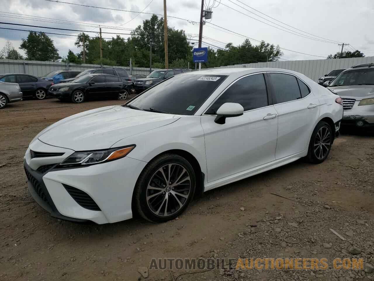 4T1B11HK6JU097826 TOYOTA CAMRY 2018