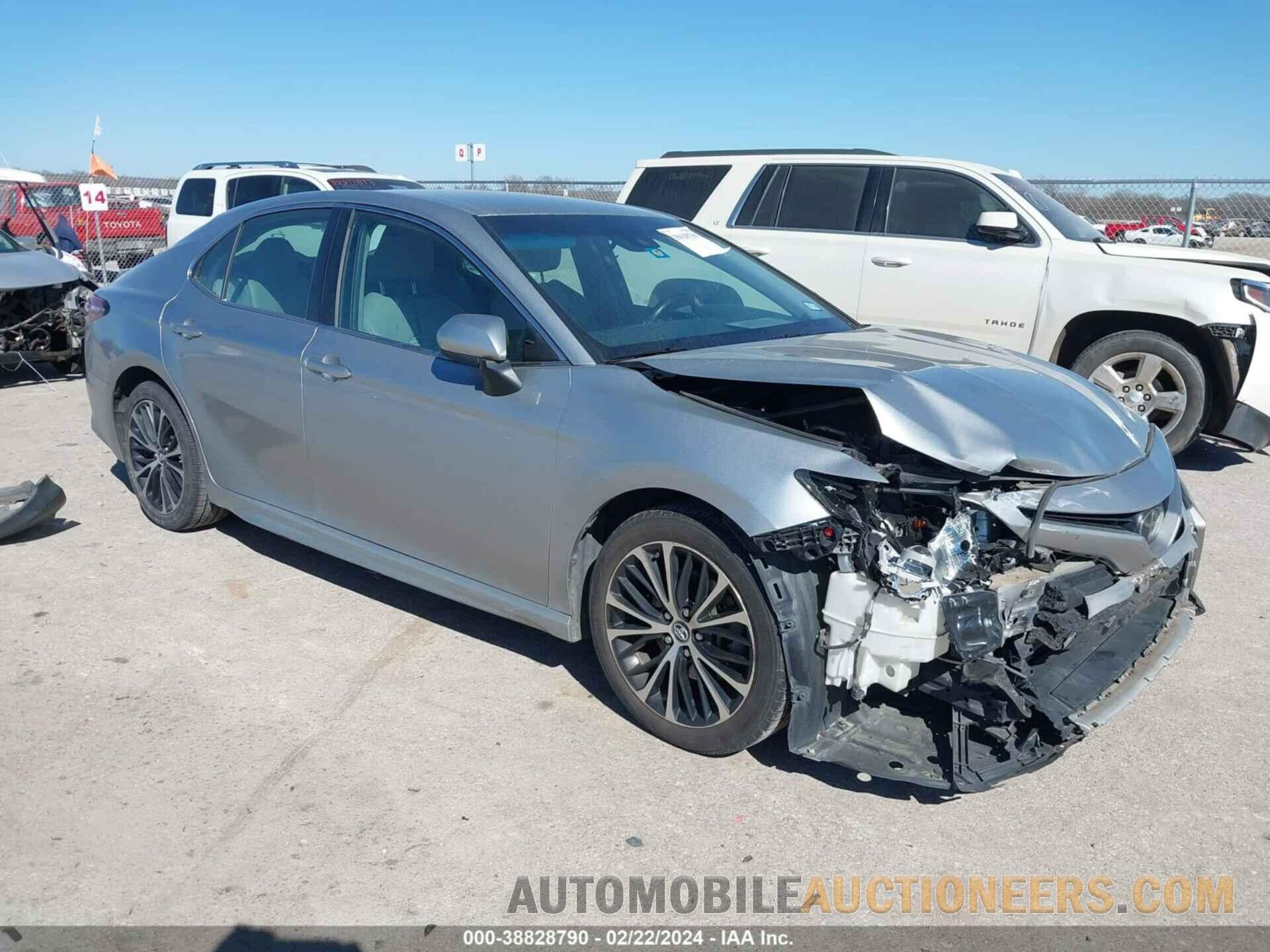 4T1B11HK6JU099611 TOYOTA CAMRY 2018