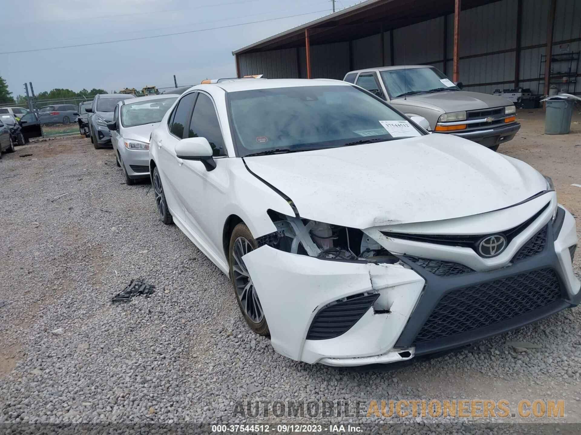 4T1B11HK6JU103205 TOYOTA CAMRY 2018