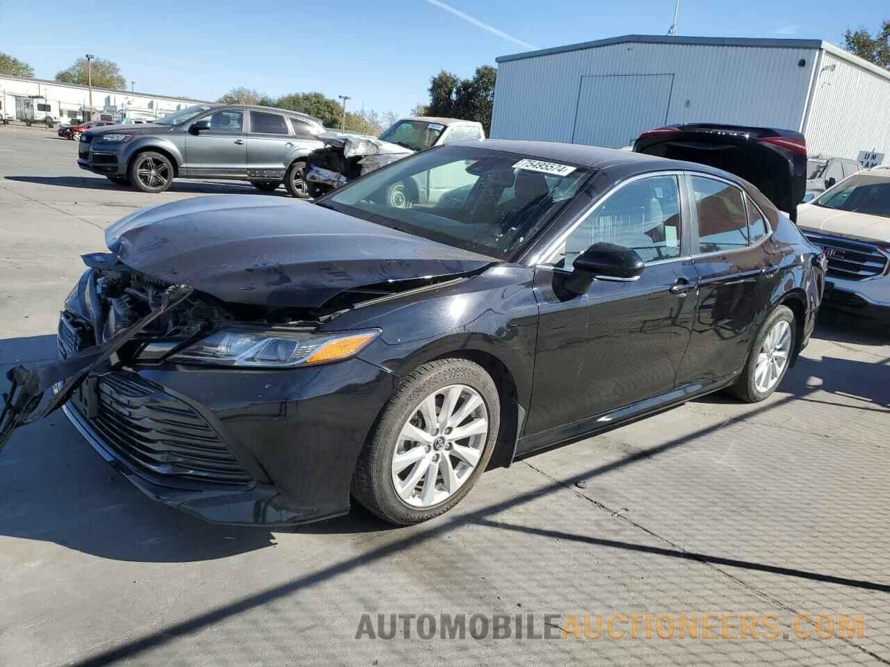 4T1B11HK6JU106136 TOYOTA CAMRY 2018