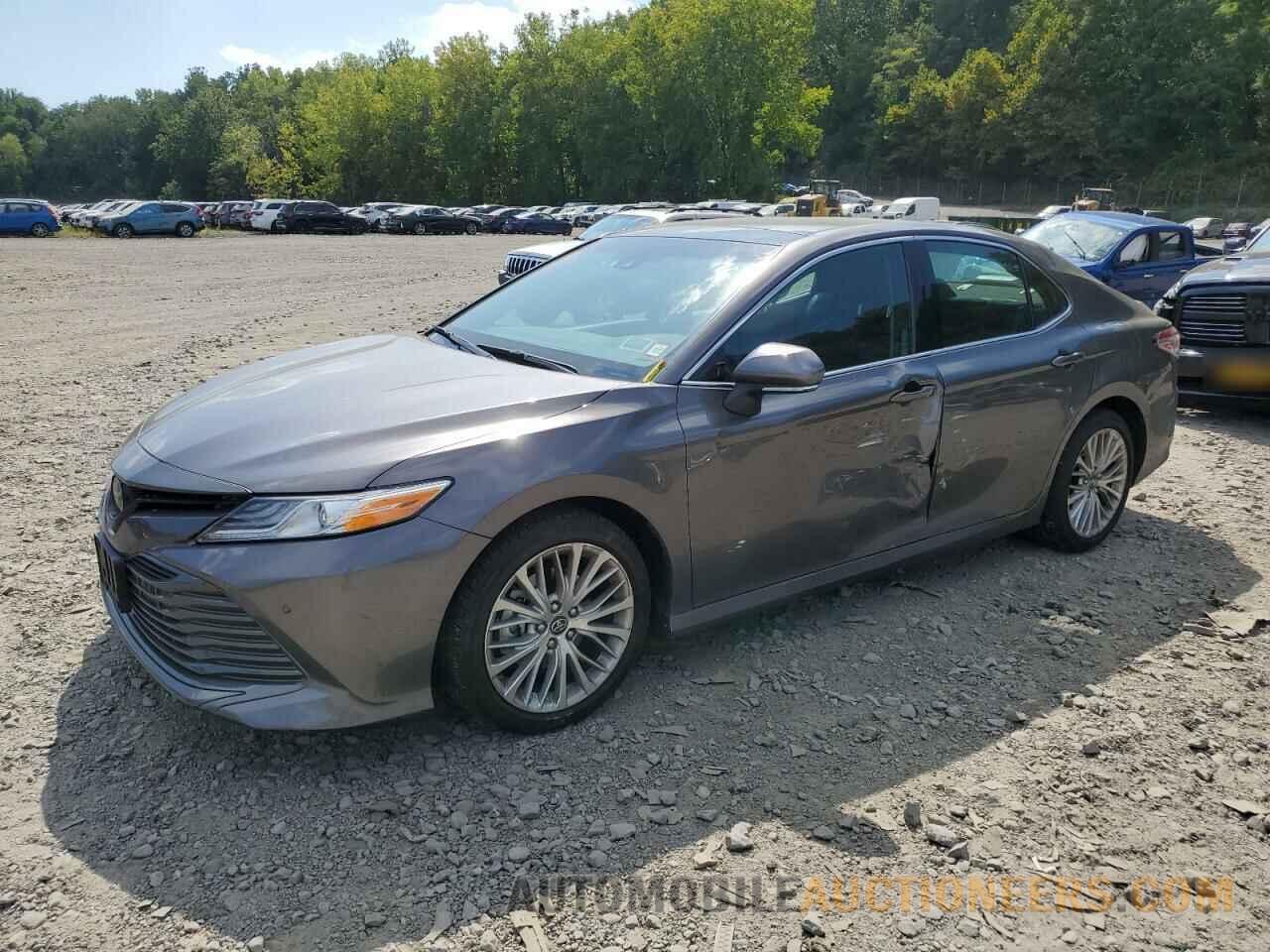 4T1B11HK6JU111532 TOYOTA CAMRY 2018