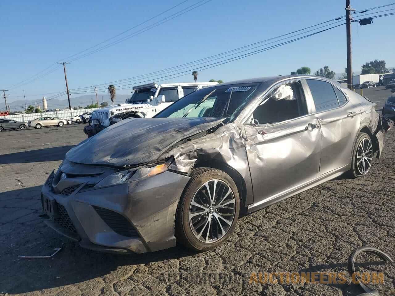 4T1B11HK6JU113362 TOYOTA CAMRY 2018