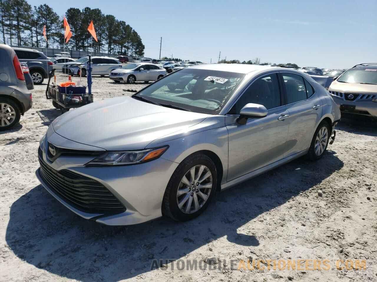 4T1B11HK6JU113863 TOYOTA CAMRY 2018