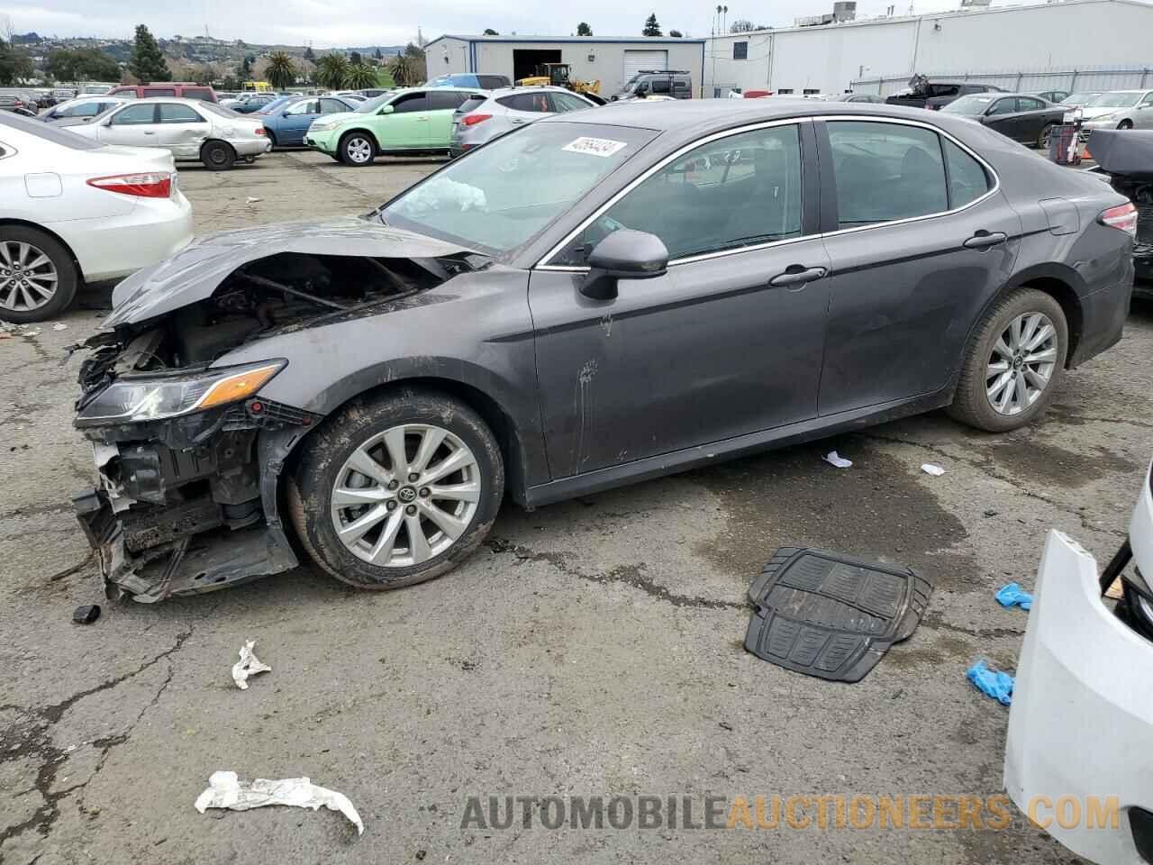 4T1B11HK6JU114382 TOYOTA CAMRY 2018