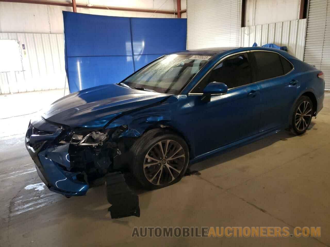 4T1B11HK6JU117301 TOYOTA CAMRY 2018