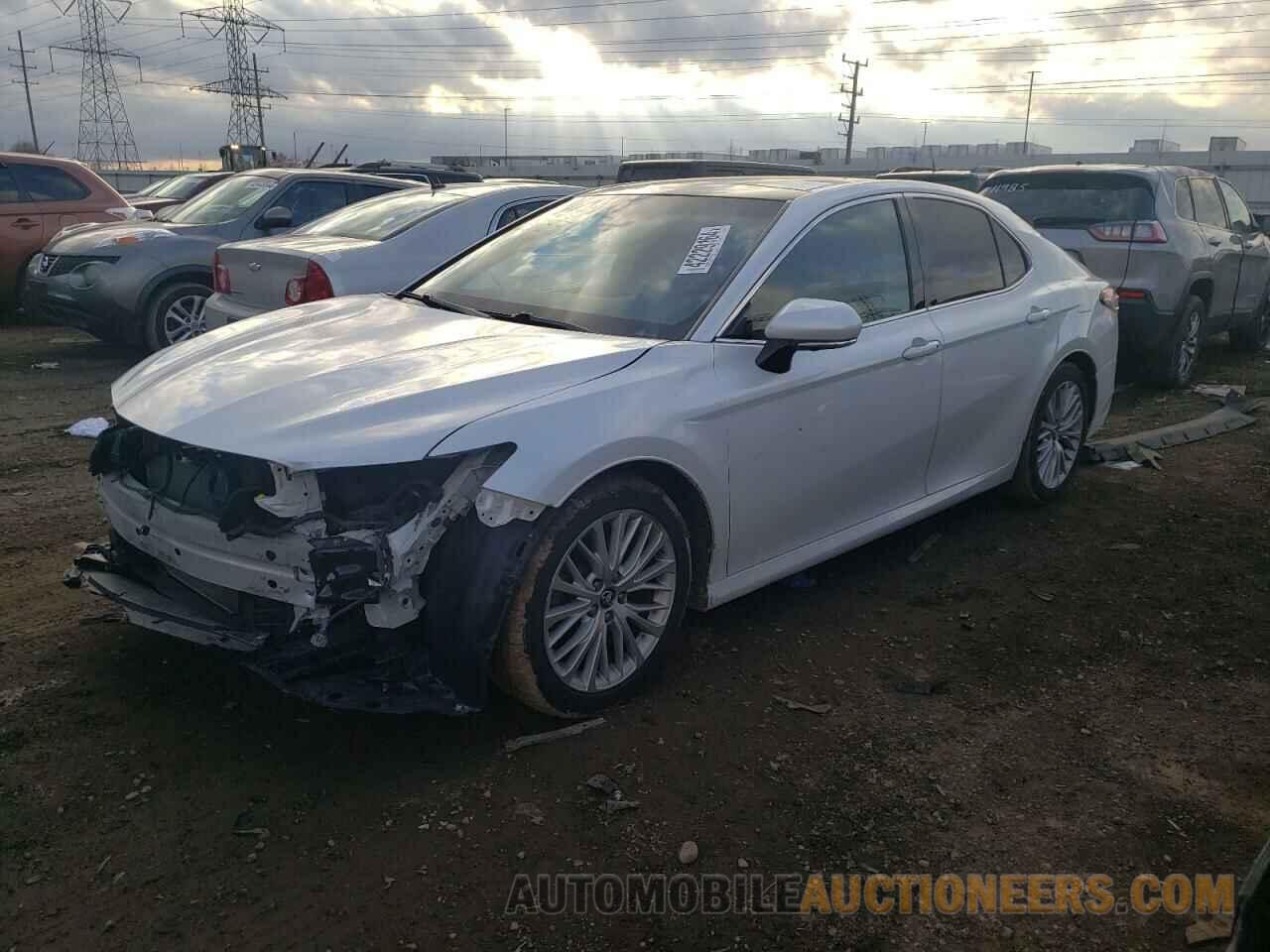 4T1B11HK6JU118173 TOYOTA CAMRY 2018