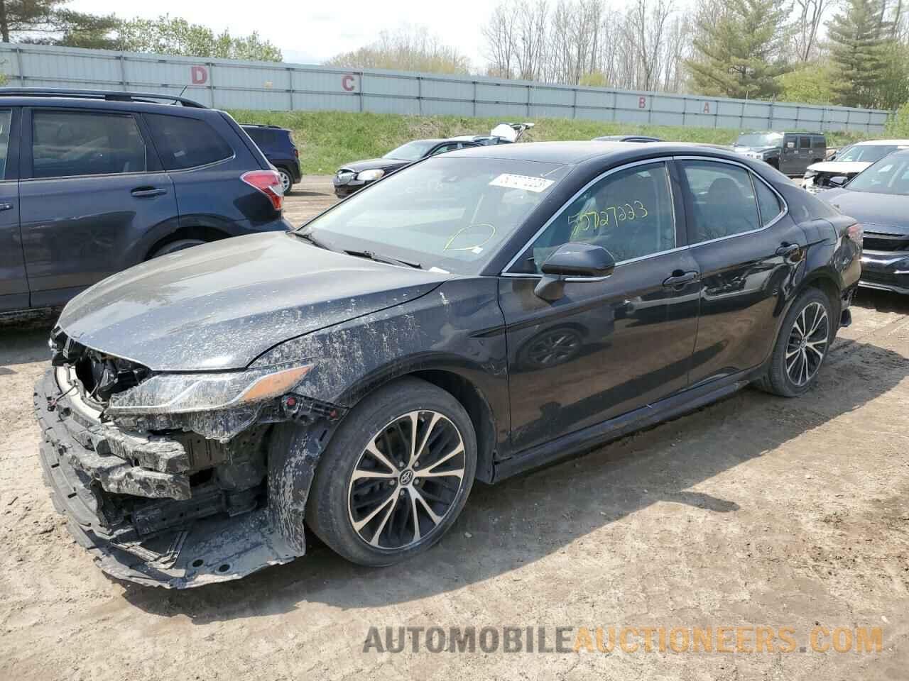 4T1B11HK6JU121137 TOYOTA CAMRY 2018