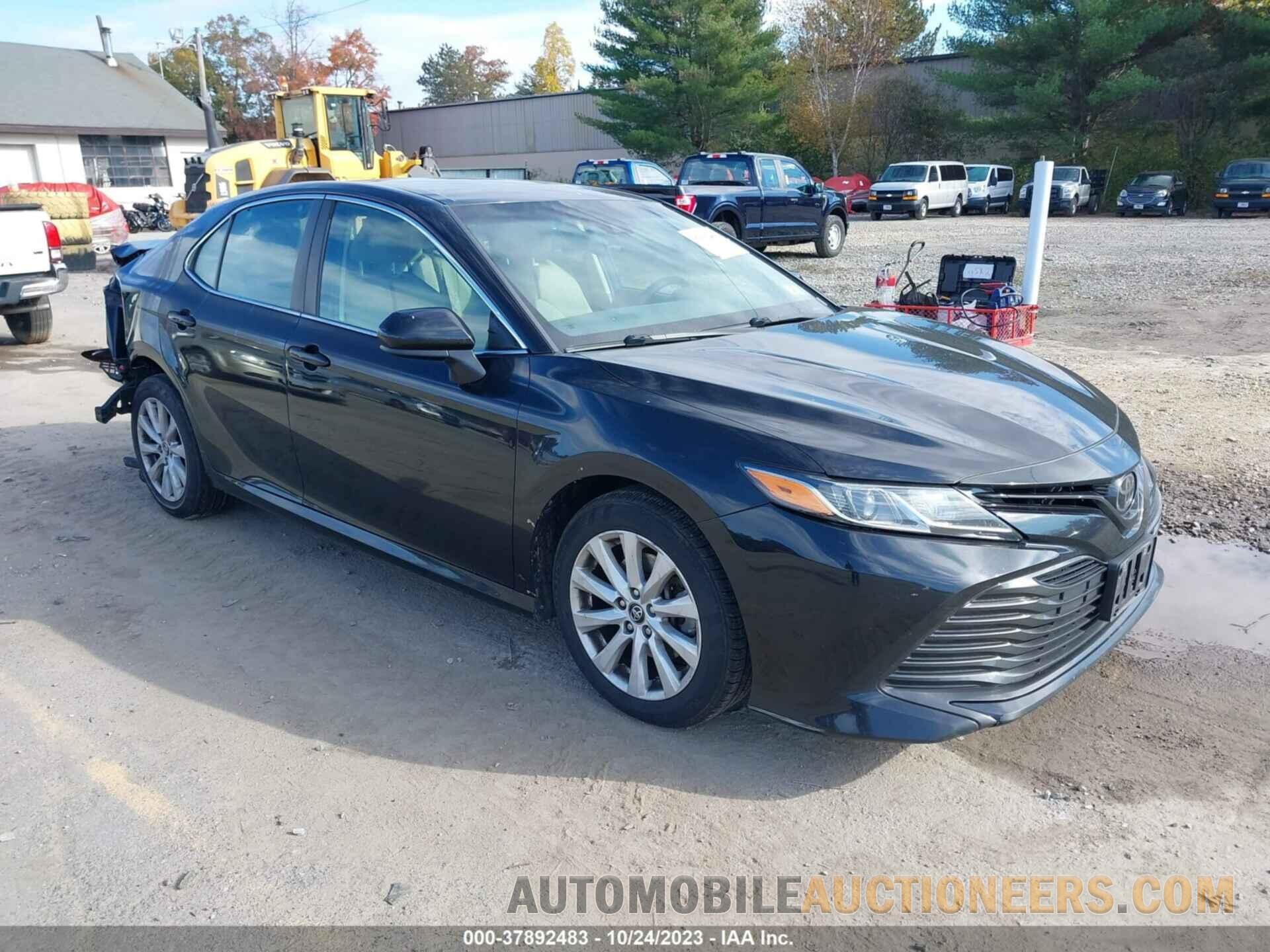 4T1B11HK6JU124023 TOYOTA CAMRY 2018