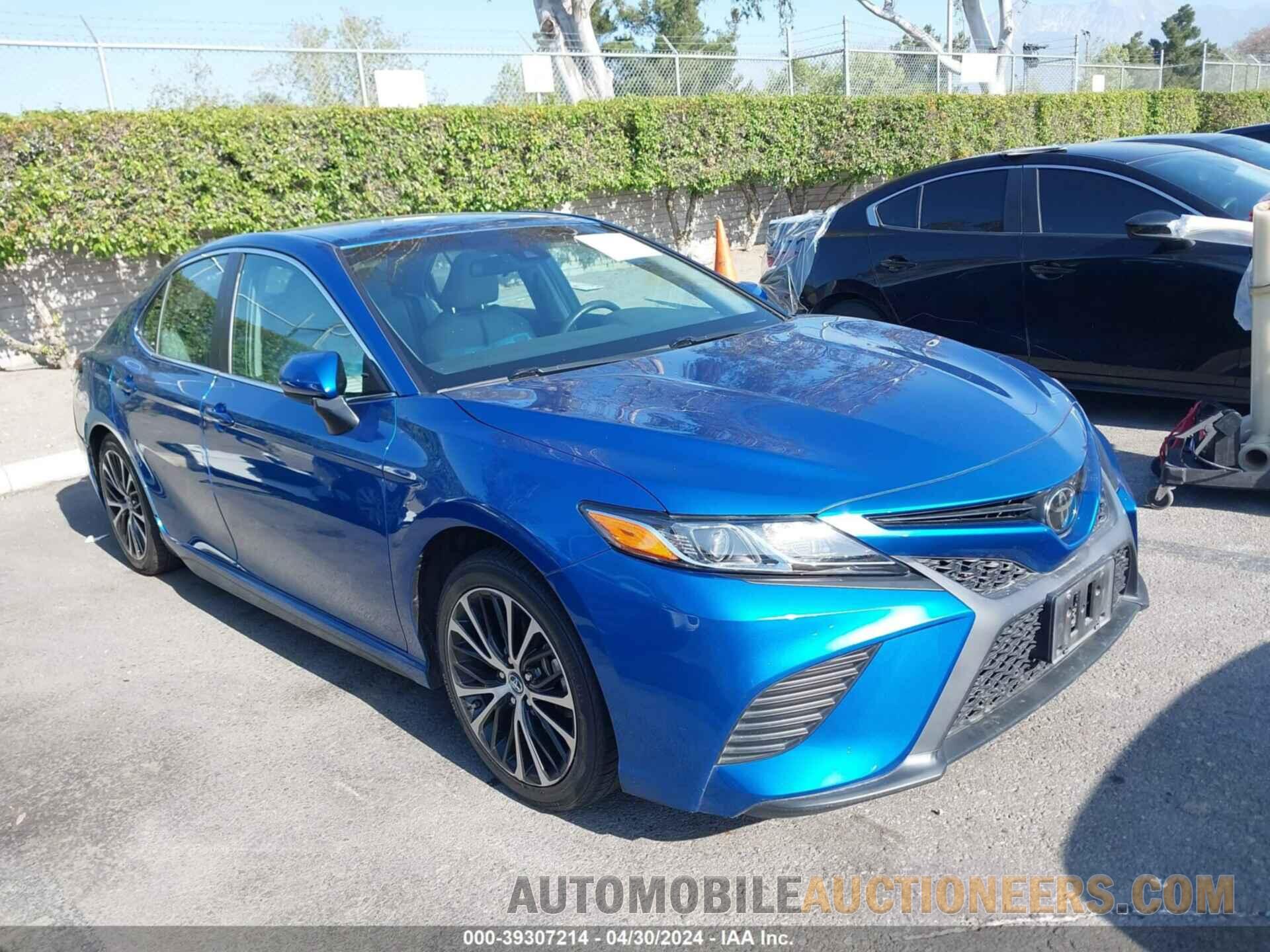 4T1B11HK6JU125785 TOYOTA CAMRY 2018