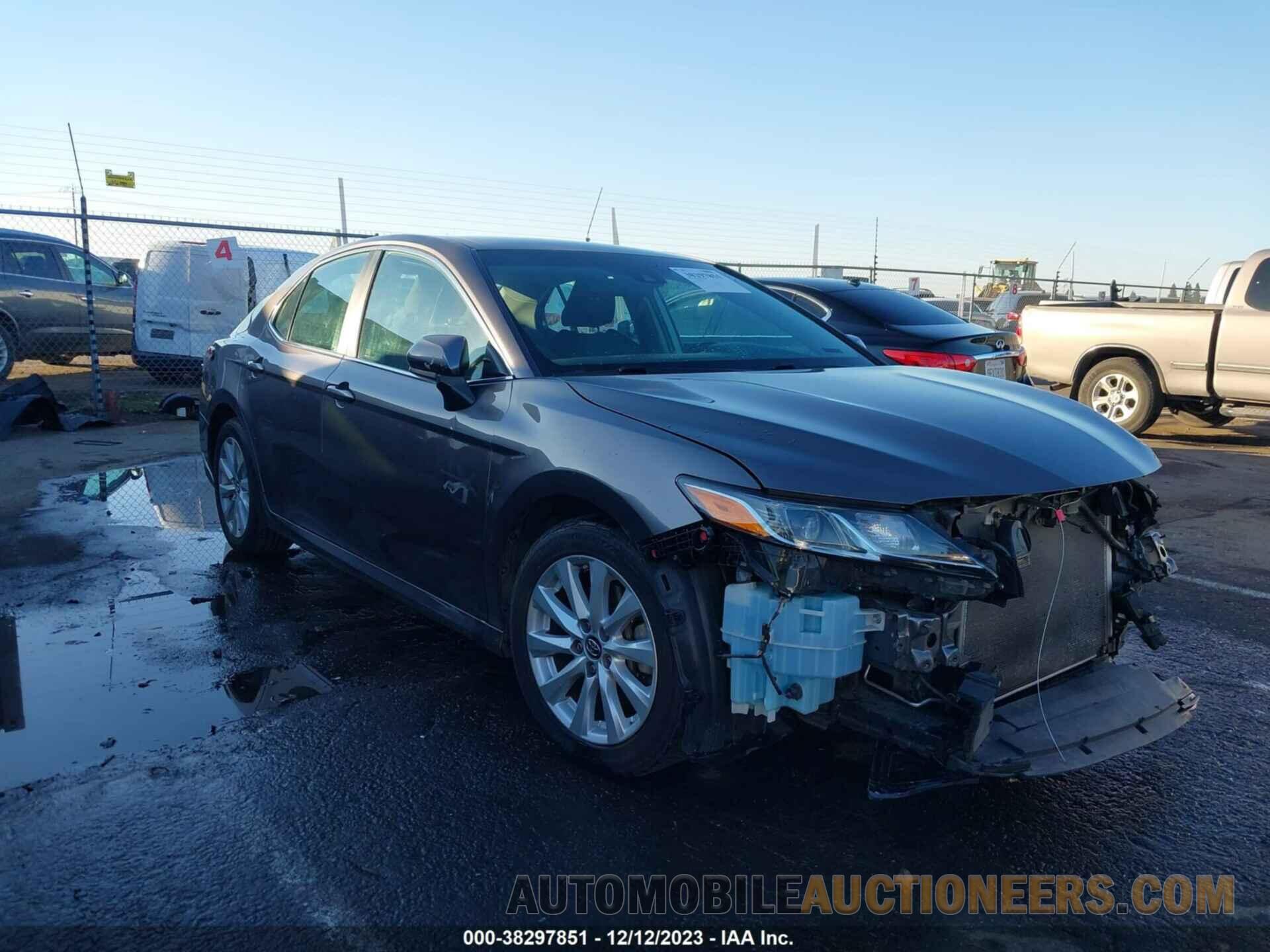 4T1B11HK6JU126001 TOYOTA CAMRY 2018