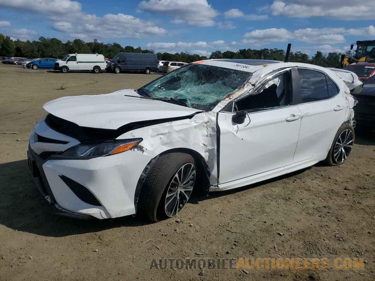 4T1B11HK6JU129416 TOYOTA CAMRY 2018