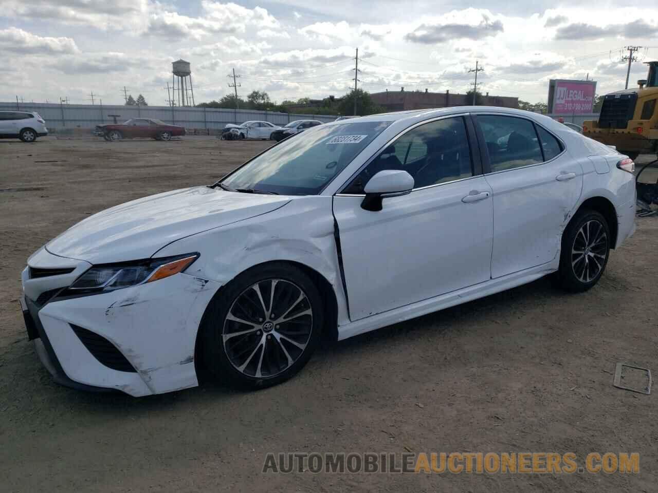 4T1B11HK6JU129500 TOYOTA CAMRY 2018