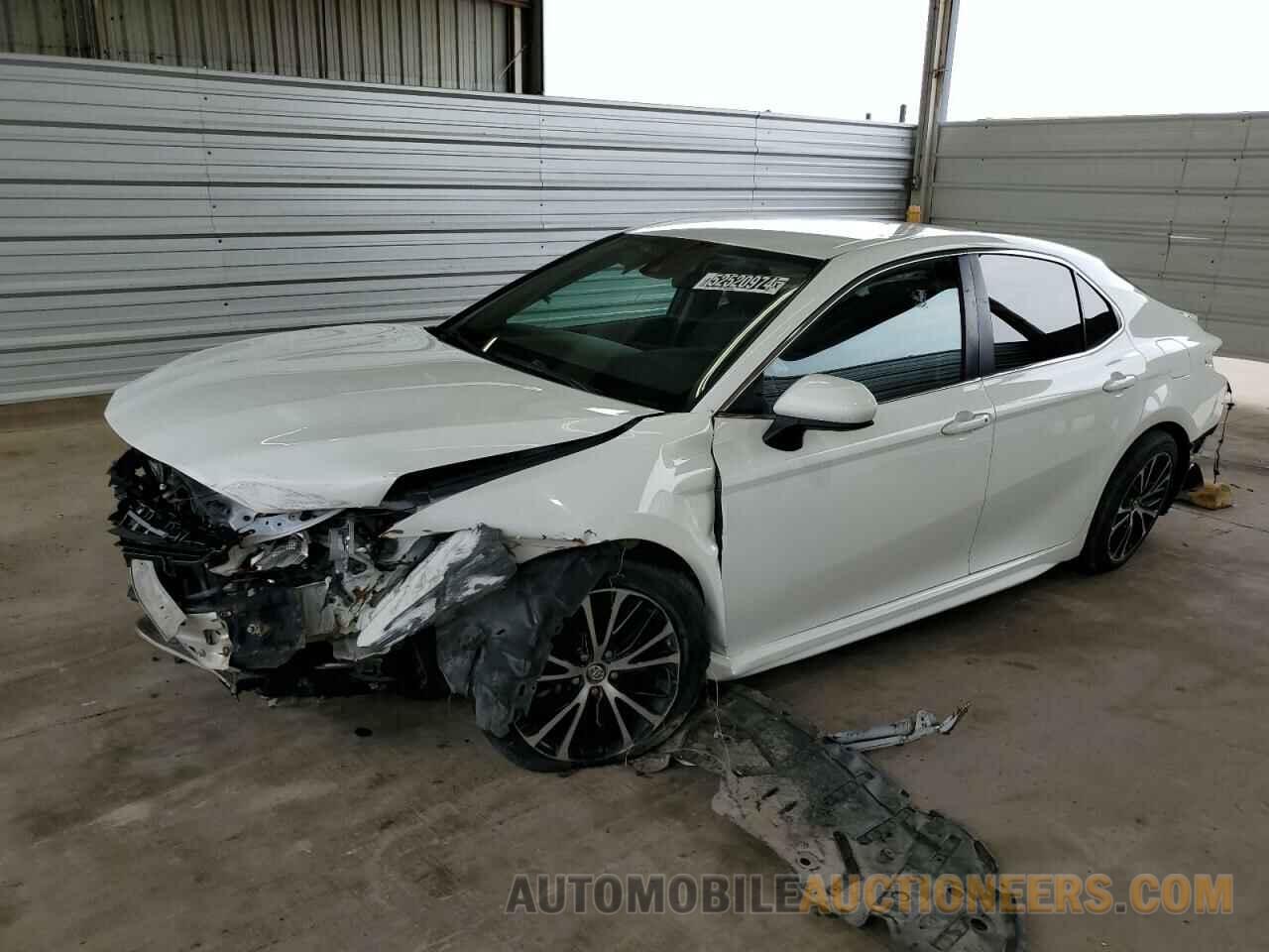 4T1B11HK6JU129772 TOYOTA CAMRY 2018