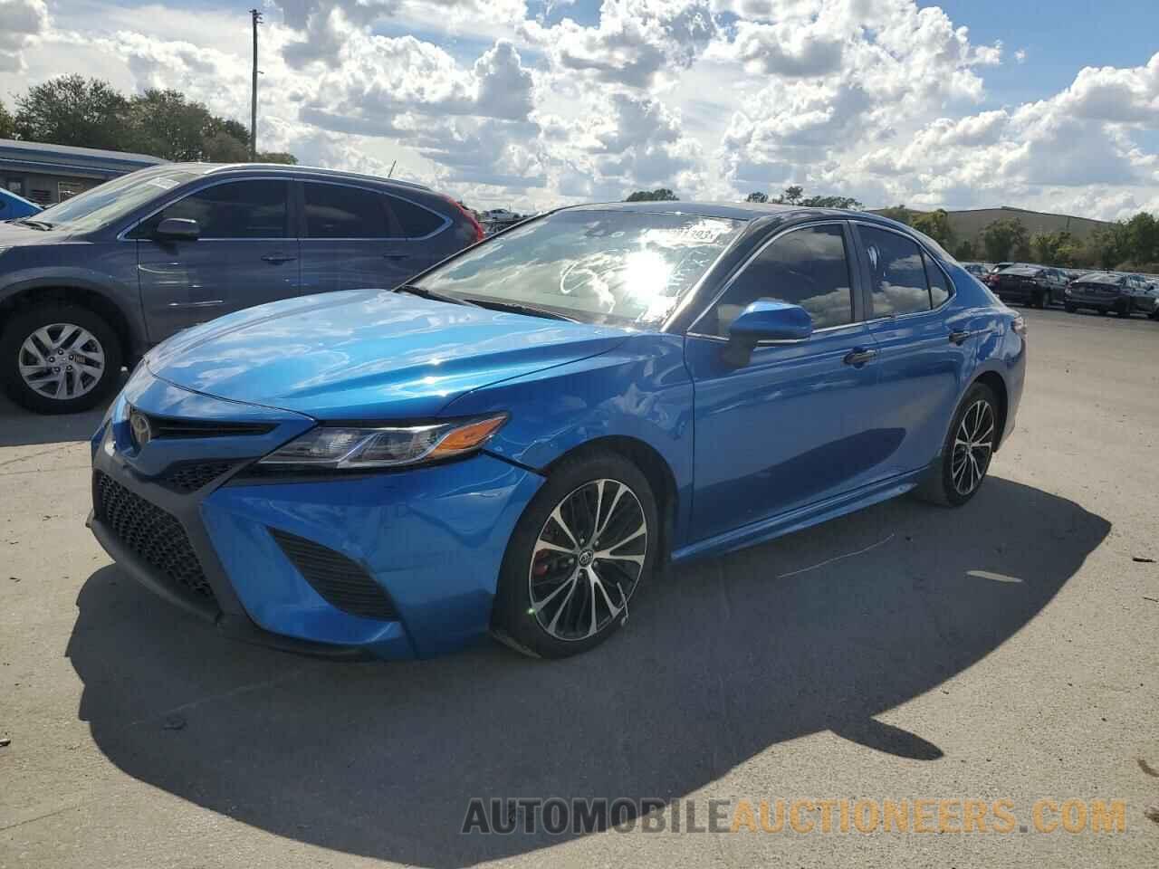 4T1B11HK6JU135264 TOYOTA CAMRY 2018