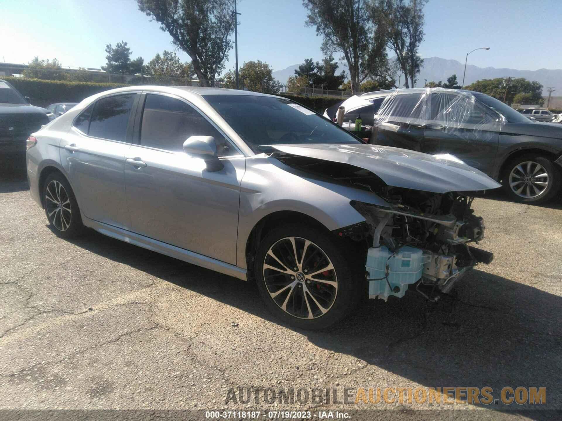 4T1B11HK6JU137449 TOYOTA CAMRY 2018