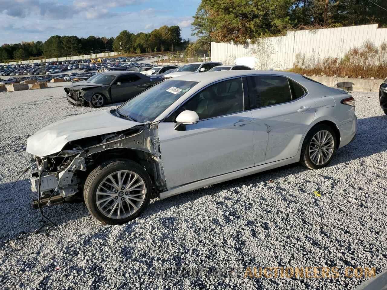 4T1B11HK6JU139282 TOYOTA CAMRY 2018